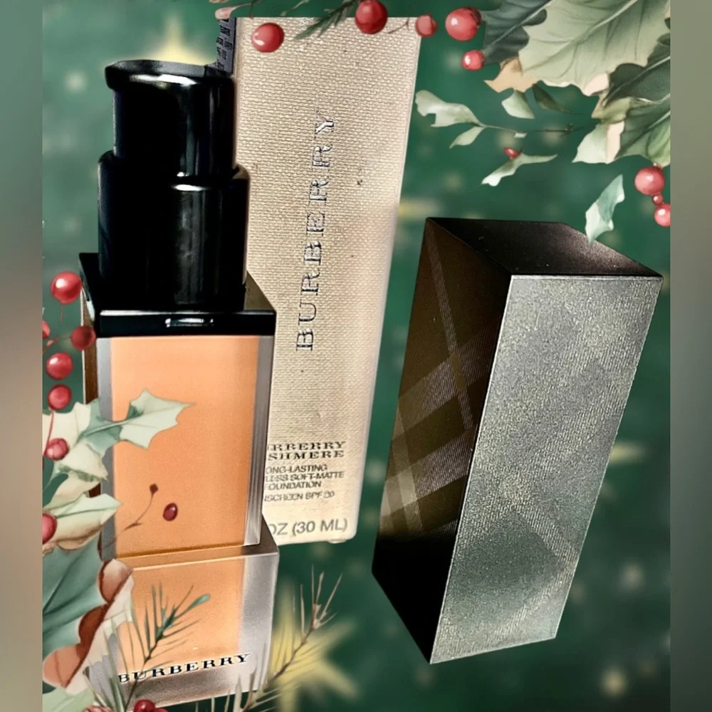 Burberry NIB Foundation SPF20 Almond 43 Cashmere Collection Flawless sof…